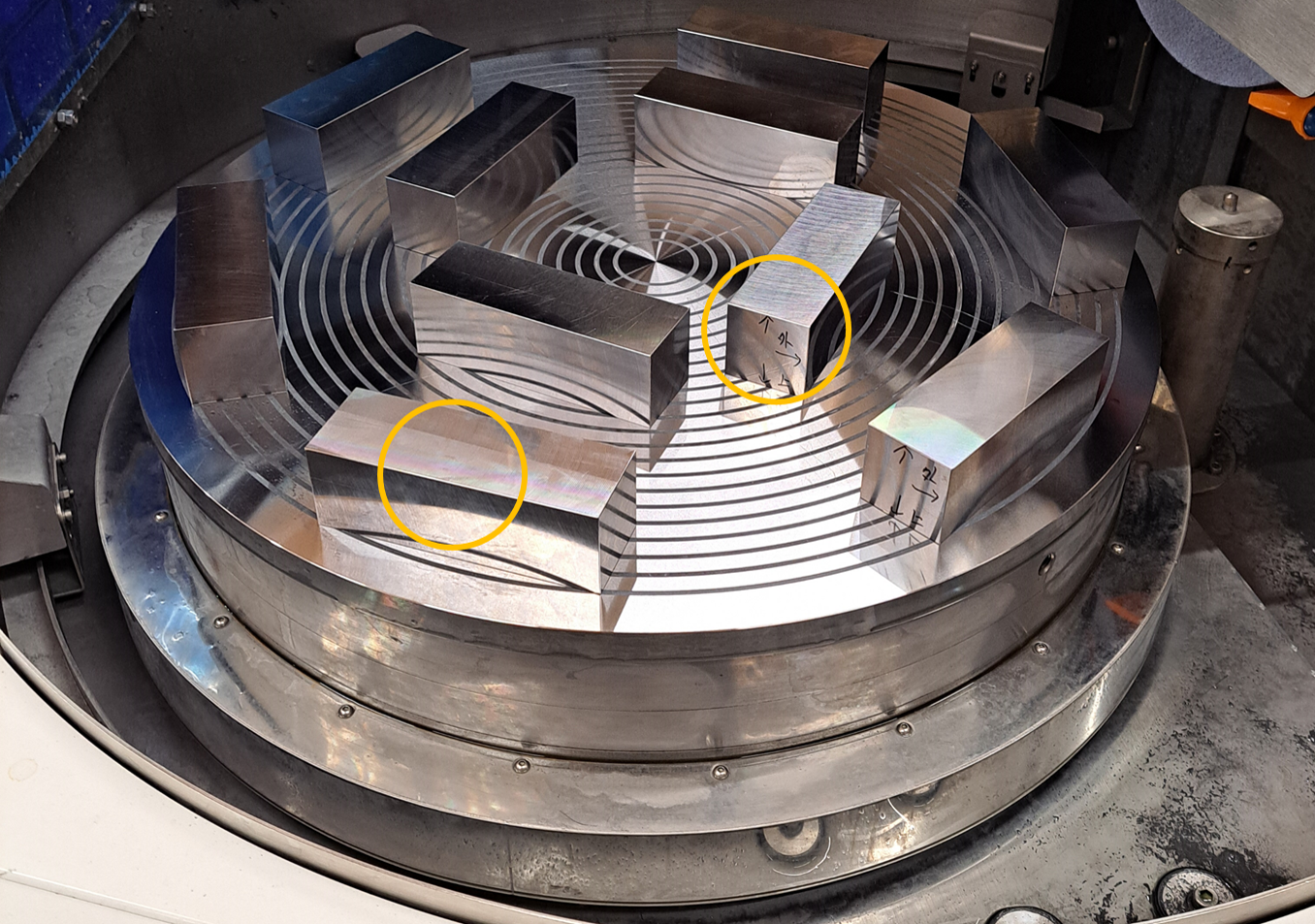 Simultaneous grinding of multiple pieces inner/outer